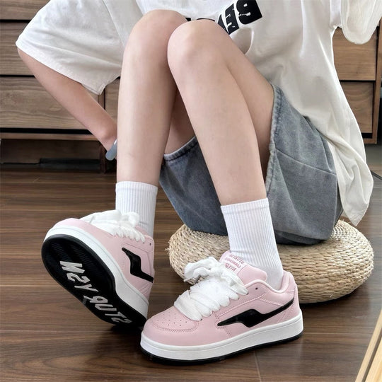 Damen Sneakers im sportlichen Retro-Design mit robustem Sohlenprofil
