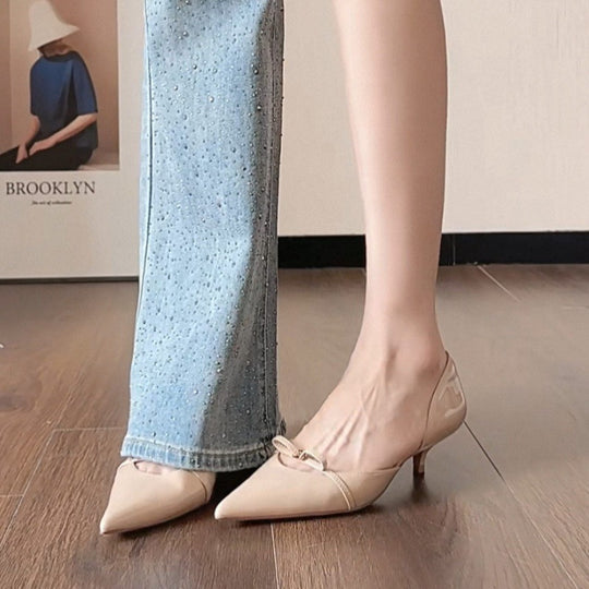 Damen Elegante Lack‑D'Orsay‑Pumps mit spitzer Zehenkappe, niedrigem Kittenabsatz und zartem Zierriemchen Shop Nory
