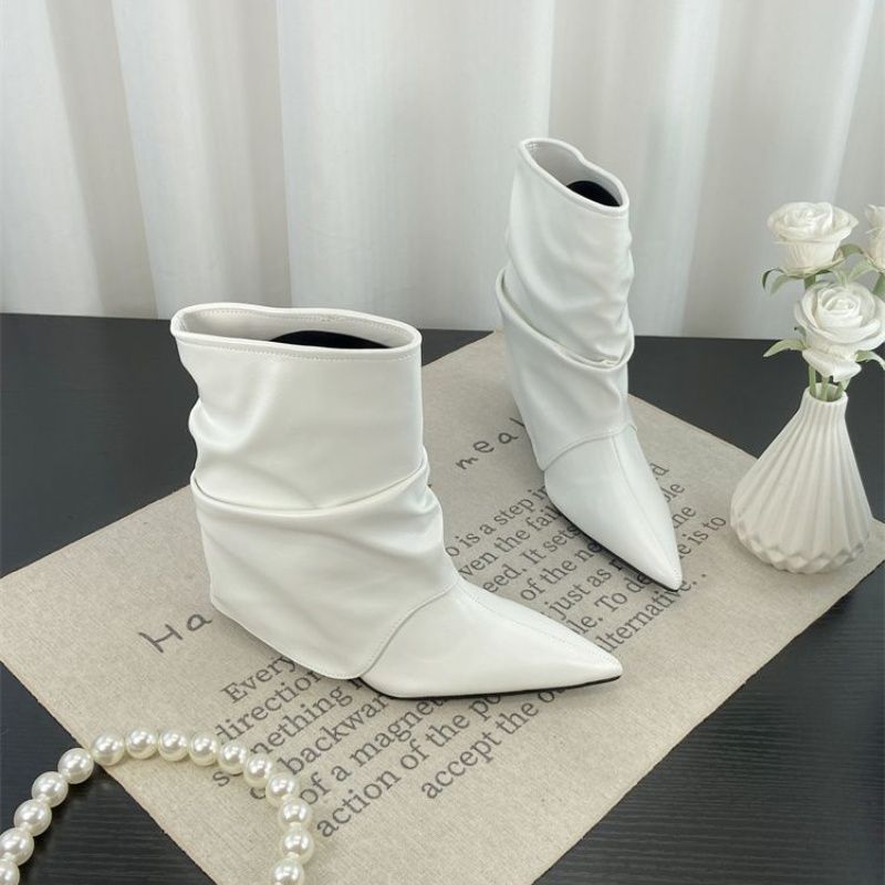 Damen Schlupf-Stiefelette mit gerafftem Schaft und eleganter Spitzkappe Shop Nory