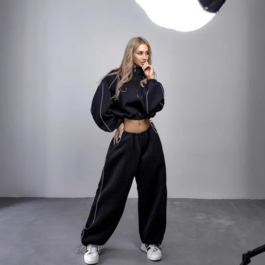 Damen cropped Zip-Kapuzenjacke mit Tunnelzug-Bund, oversized Ärmeln und kontrastierender Paspel Shop Nory