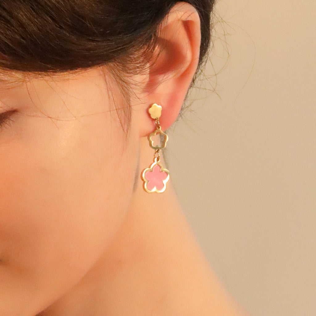 Damen Hängende Ohrringe mit floralem Design und glänzender goldfarbener Oberfläche Shop Nory