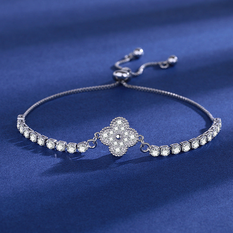 Zartes Zirkonia-Armband mit Verstellbarem Verschluss und Funkelnden Rundsteinen