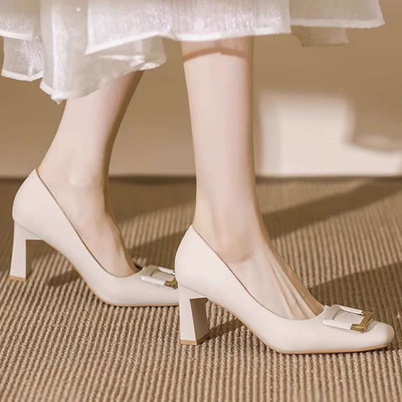 Damen Elegante und komfortable Pumps mit modischer Schnallenverzierung