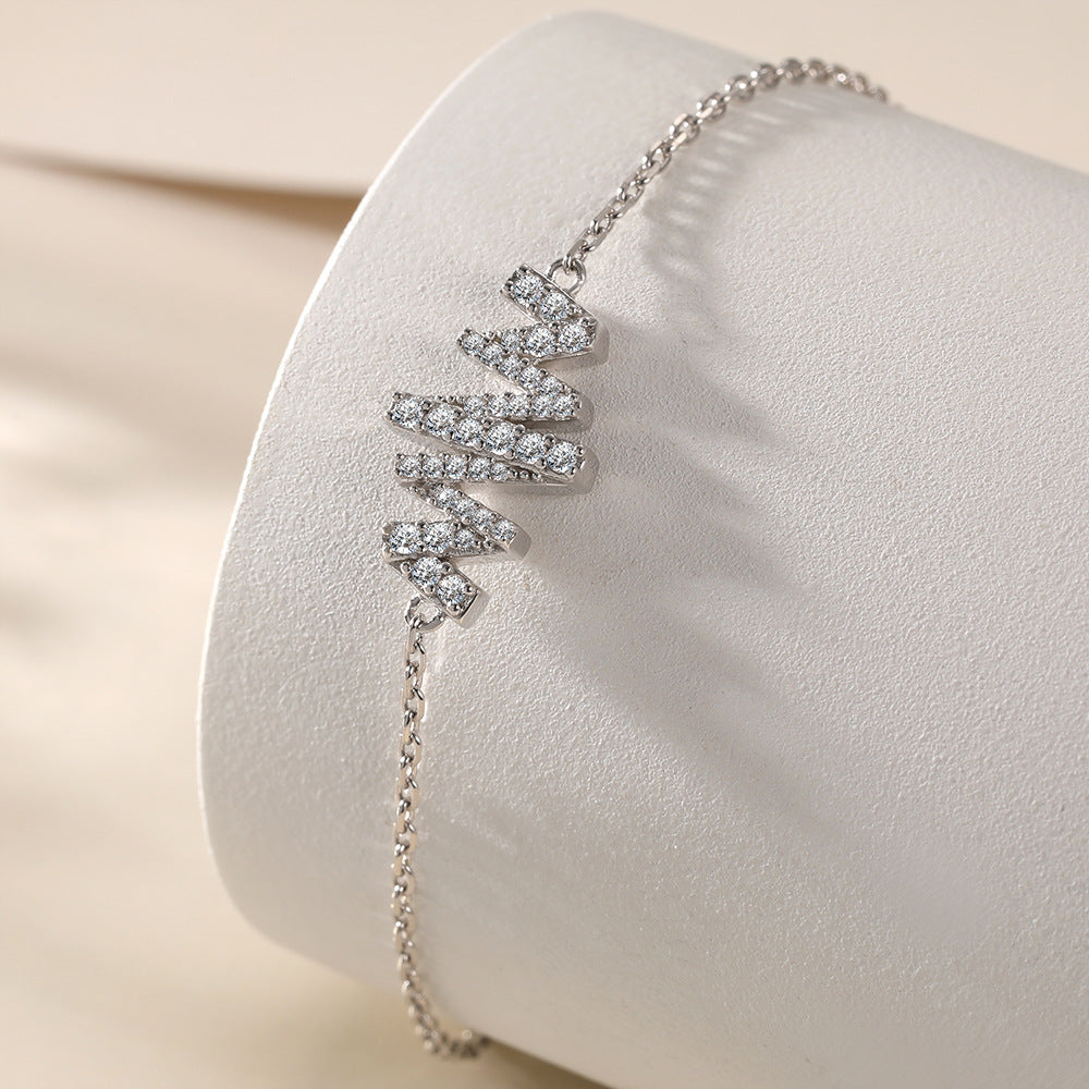 Damenarmband mit funkelndem Zirkonia und modernem Wellenmuster Shop Nory