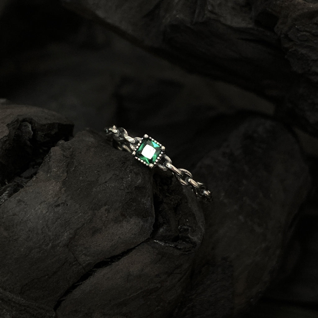 Damen eleganter Ring mit kunstvollem Schliff und Zirkonia-Akzenten Shop Nory