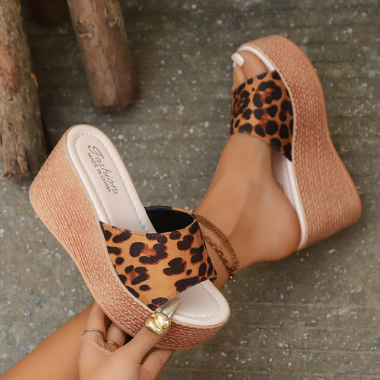 Damen Keil-Sandalen mit Leopardenmuster und gepolsterter Sohle Shopnory