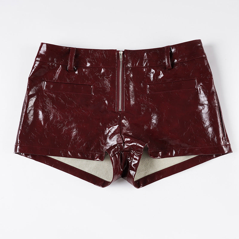 Damen Kunstleder-Shorts mit dekorativen Knopfdetails