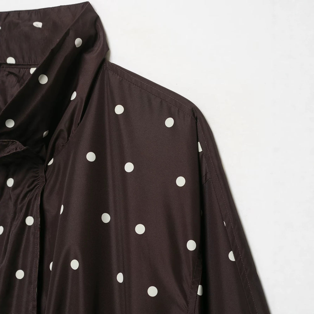 Damen Leichte Cropped-Regenjacke mit Stehkragen, Druckknopfleiste und Polka‑Dot-Design Shop Nory
