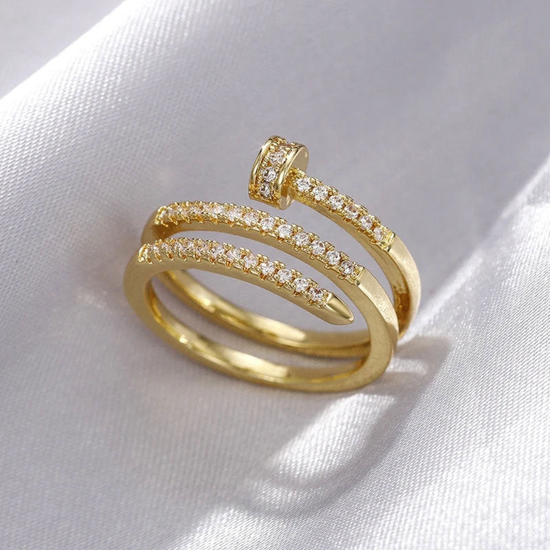 Damenring mit elegantem dreifachem Banddesign und funkelnden Kristallen Shop Nory