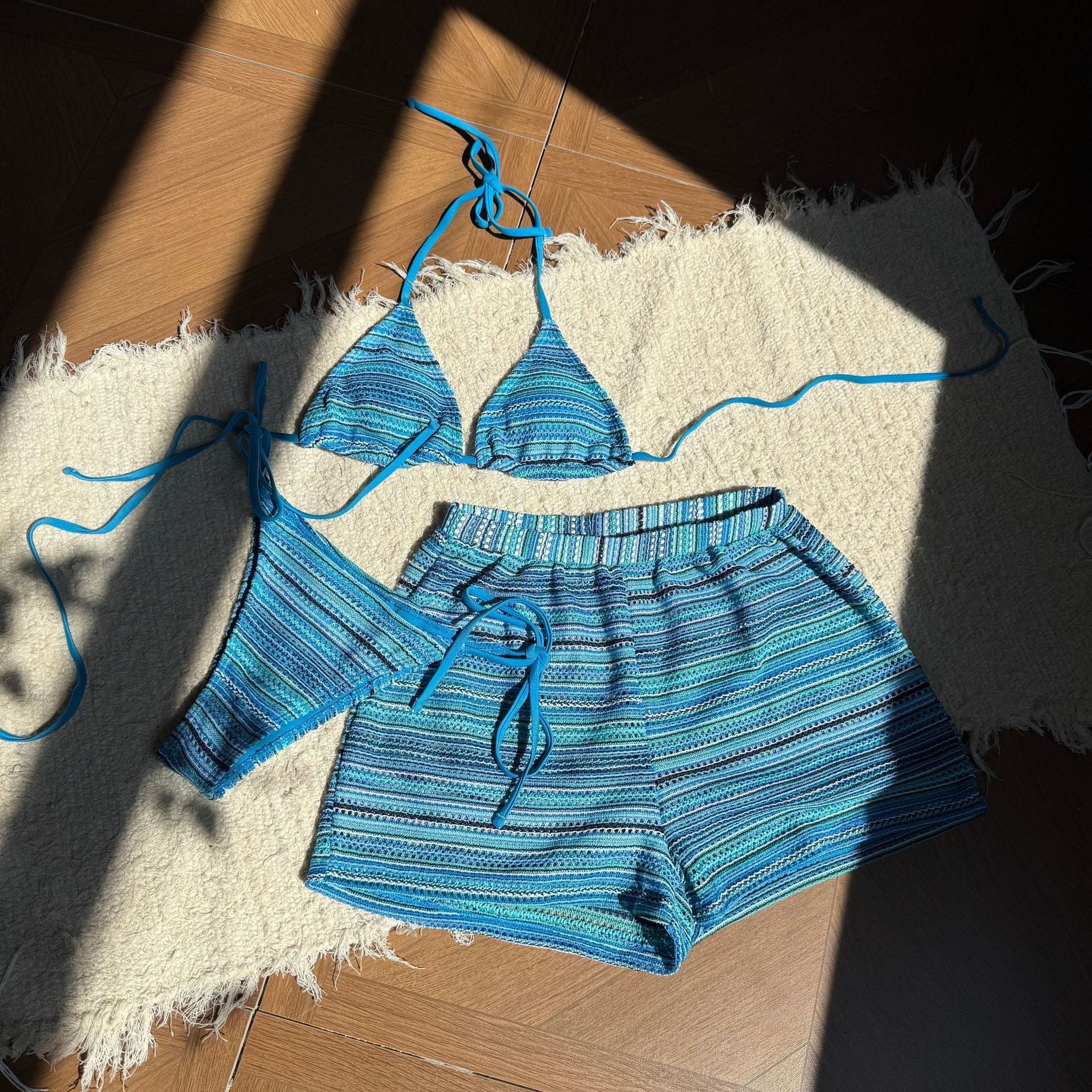 Damen Zweiteiliges Strand-Bikini-Set mit verspielt gestreiftem Oberteil und Shorts