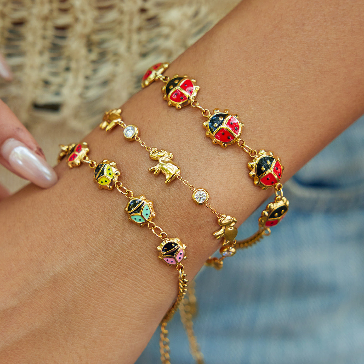 Damen Armband mit bunten Marienkäfer-Anhängern aus Edelstahl Shop Nory
