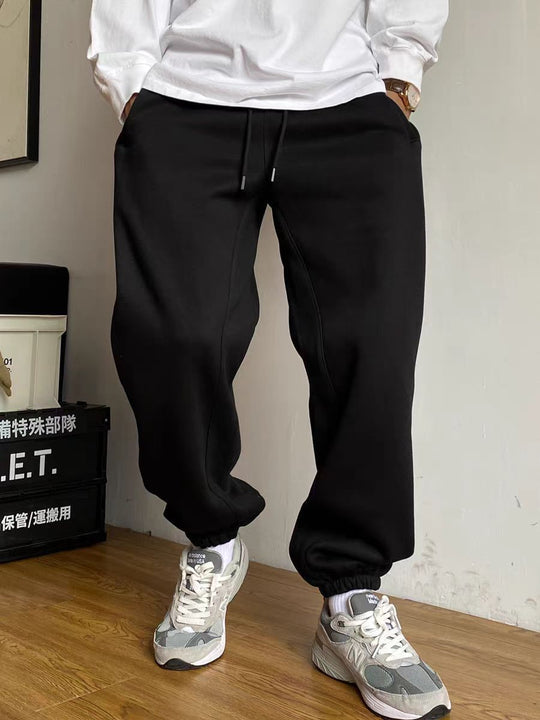 Herren nan tapered Jogginghose mit markanter Schrittnaht Kordelzug und elastischen Knöchelbündchen Shop Nory