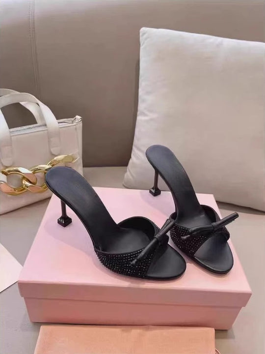 Damen Elegante High-Heel Mules mit funkelndem Kristallbesatz und goldener Zierschleife Shop Nory