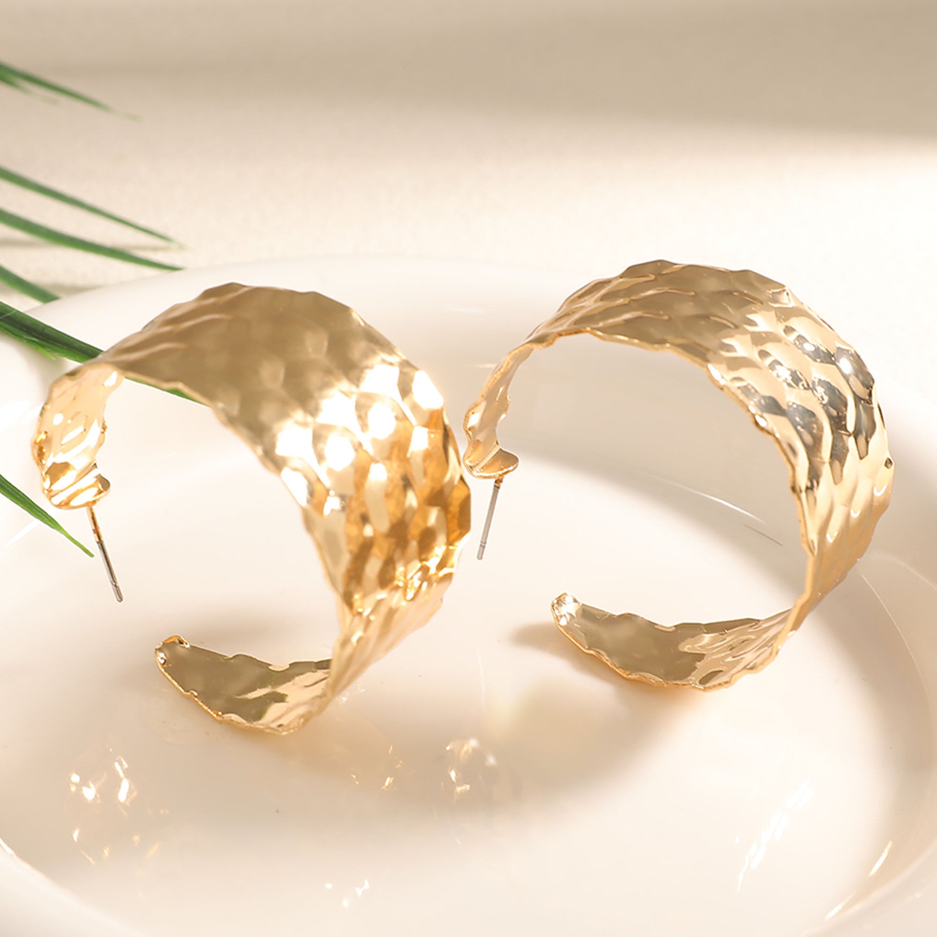 Damen Schmuckarmband mit ausgefallenem Rippenmuster Shop Nory