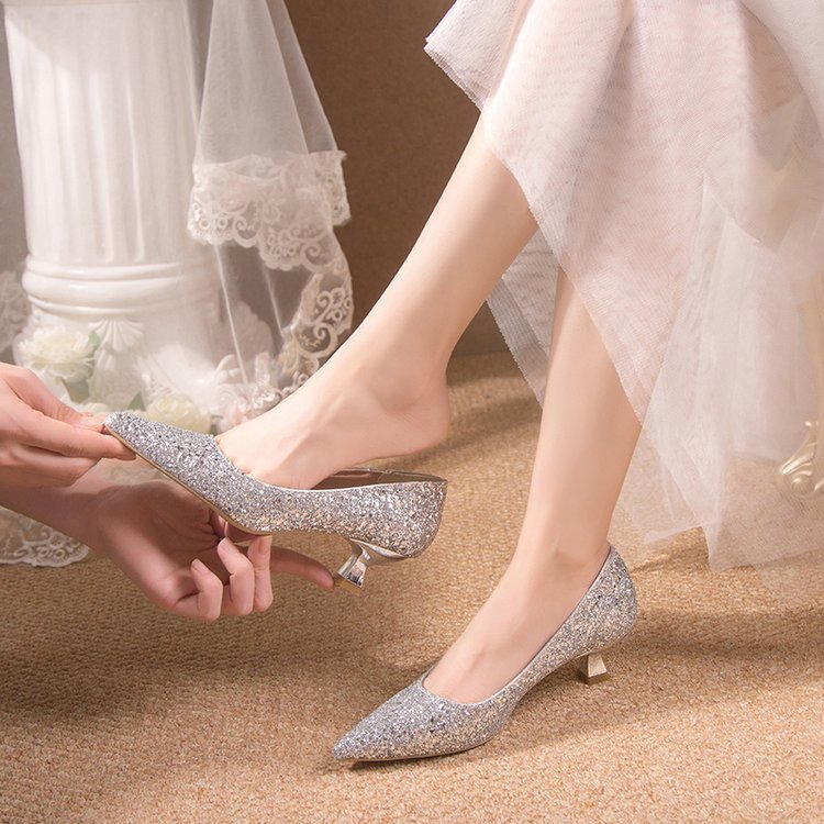 Damen Glitzernde Mittelhoch-Absätze mit elegantem Lochmuster Shopnory