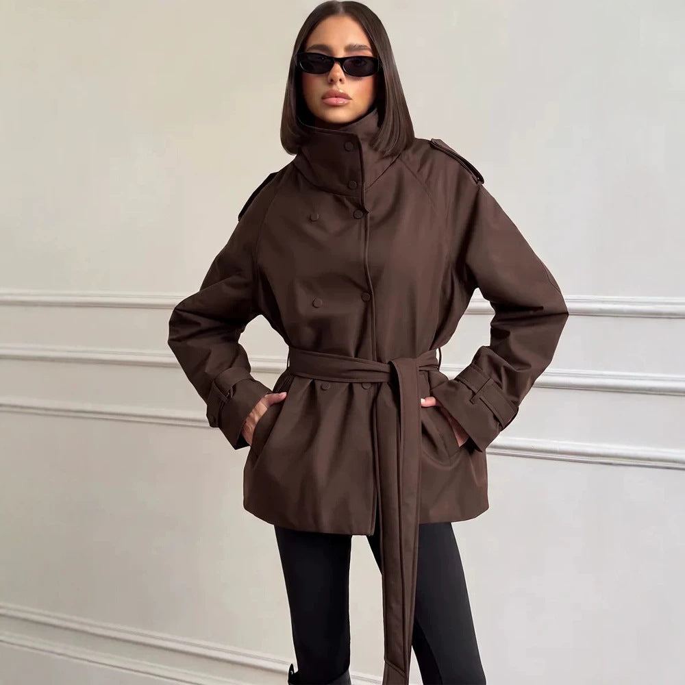 Damen Kurzer technischer Trench mit hoher Kragenblende, doppelter Druckknopfleiste und taillierendem Bindegürtel Shop Nory