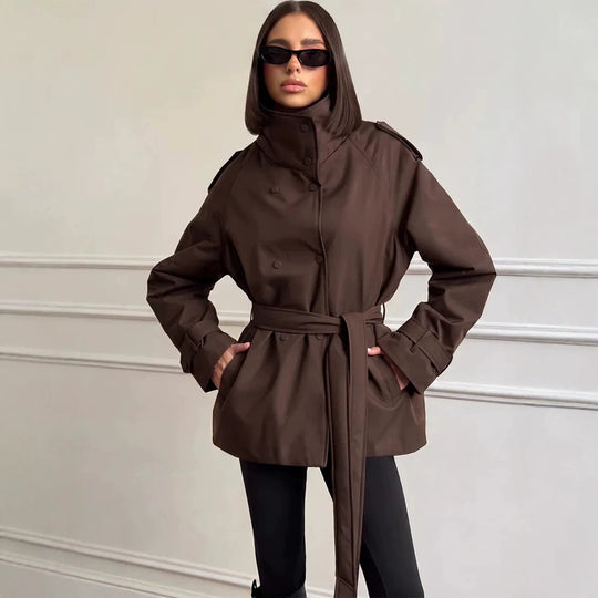 Damen Kurzer technischer Trench mit hoher Kragenblende, doppelter Druckknopfleiste und taillierendem Bindegürtel Shop Nory
