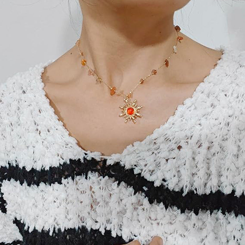 Damen Halskette mit strahlendem Sonnenanhänger und natürlichem Edelsteindekor Shop Nory
