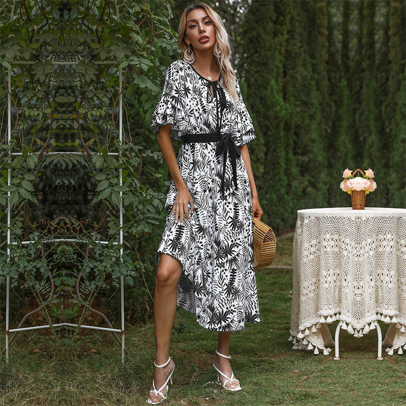 Damen Viskose-Midikleid im Monochrom-Blattform mit Bindegürtel & Flatterärmeln Shop Nory