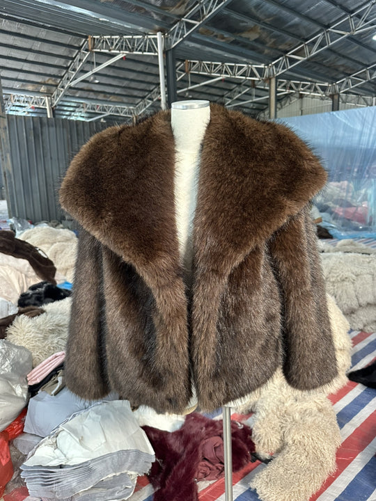 Damen Kurzbolero im Boxy-Cut aus veganem Shaggy-Kunstpelz mit XXL-Schalkragen Shop Nory