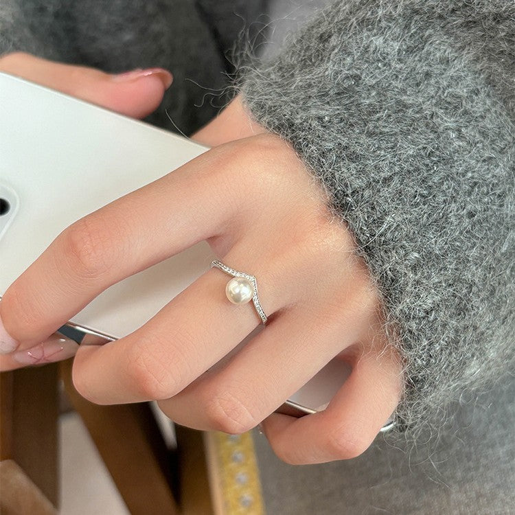 Damen Ring mit modernem geschwungenem Design und Perlenakzent Shop Nory