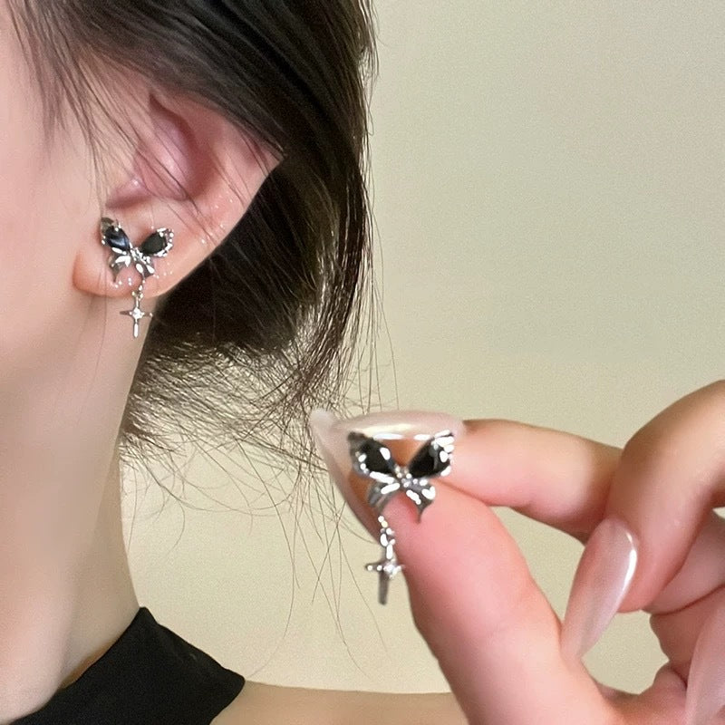 Damen Ohrhänger im eleganten Schmetterlingsdesign mit funkelnden Akzenten Shop Nory
