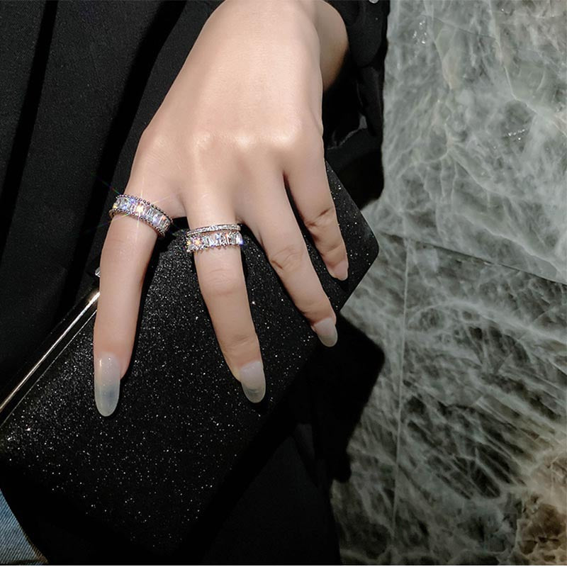 Damenring im eleganten Design mit funkelnden Zirkonia-Steinen Shop Nory