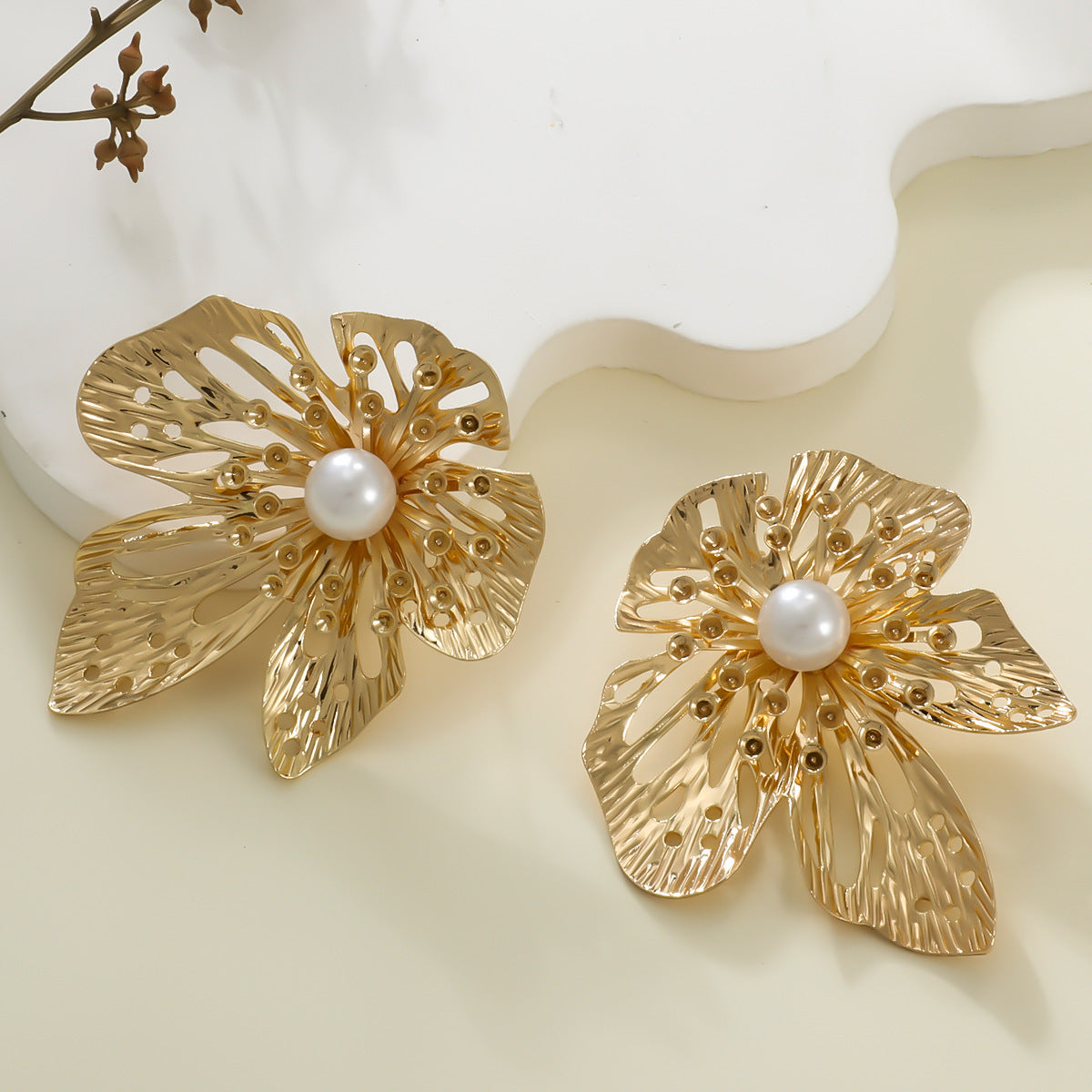Damen Ohrstecker im luxuriösen floralen Design mit Kunstperlen Shop Nory