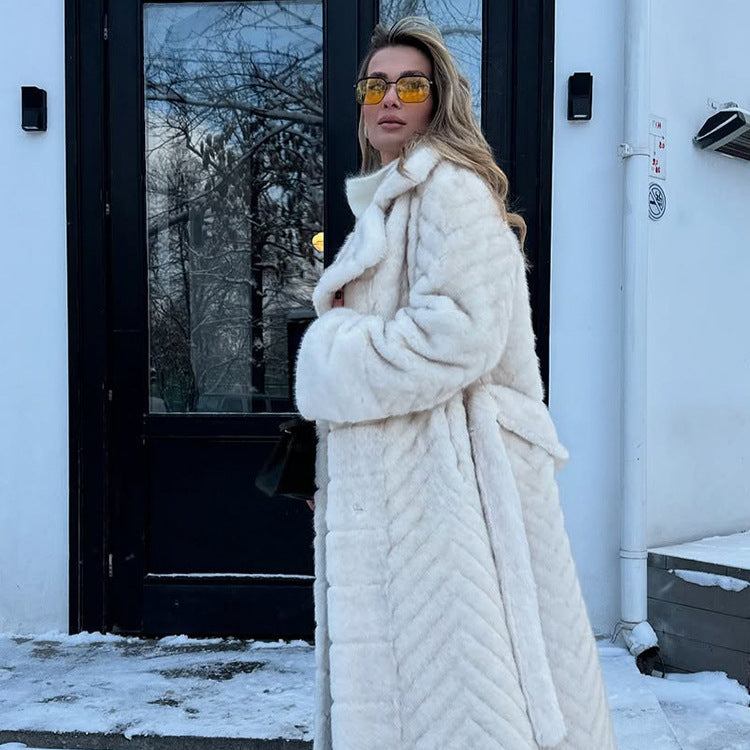 Damen Maxi-Kunstfellmantel mit Kapuze und Chevron-Steppung Shop Nory