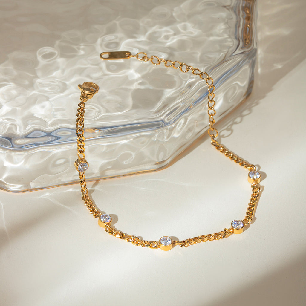 Damen Armband mit funkelnden Zirkonia-Elementen und wasserfester Edelstahlverarbeitung Shop Nory