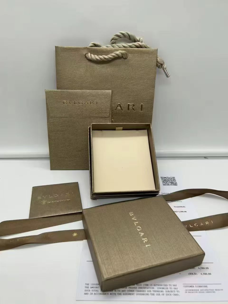 Damen Halskette mit elegantem fächerförmigem Anhänger und funkelnden Kristallen Shop Nory