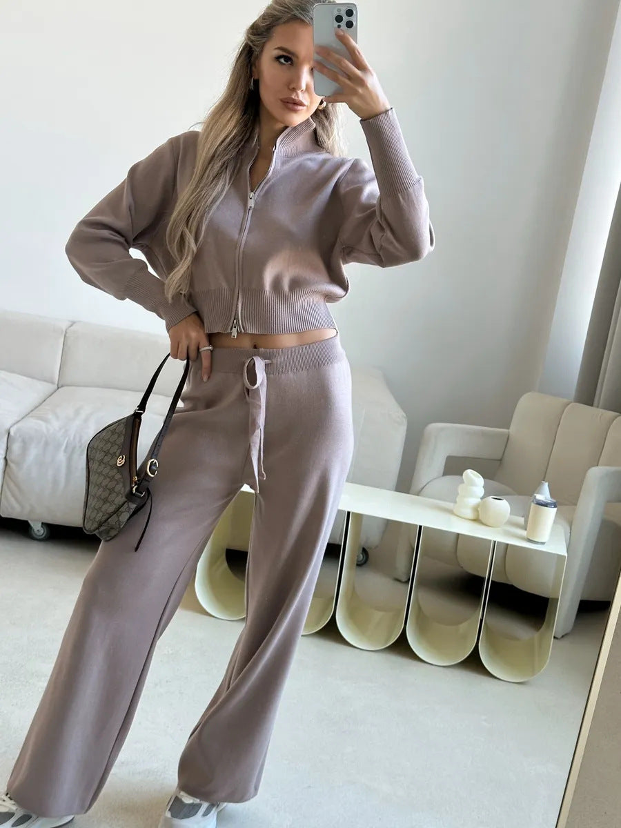 Damen gestricktes Lounge-Set mit kurzem Reißverschluss-Cardigan und weitem High-Waist-Jogginghose Shop Nory