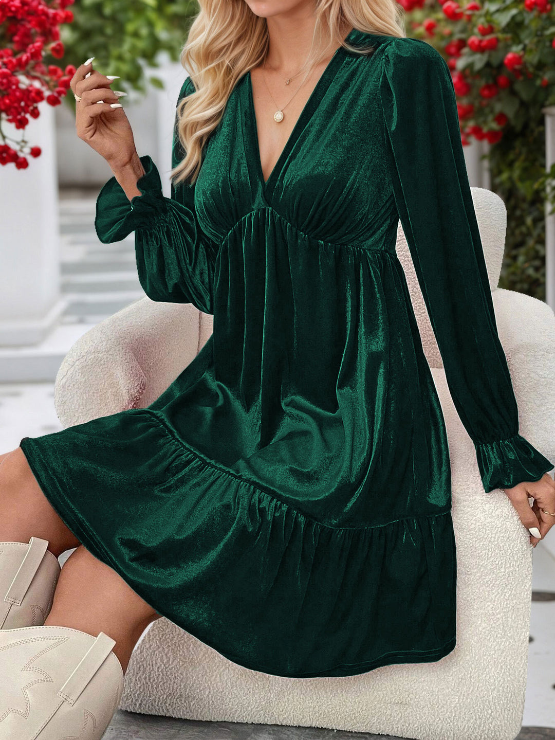 Damen samtiges A‑Linien‑Midikleid mit tiefem V‑Ausschnitt, gerafftem Bustier, Empire‑Passform und Volantstufen Shop Nory
