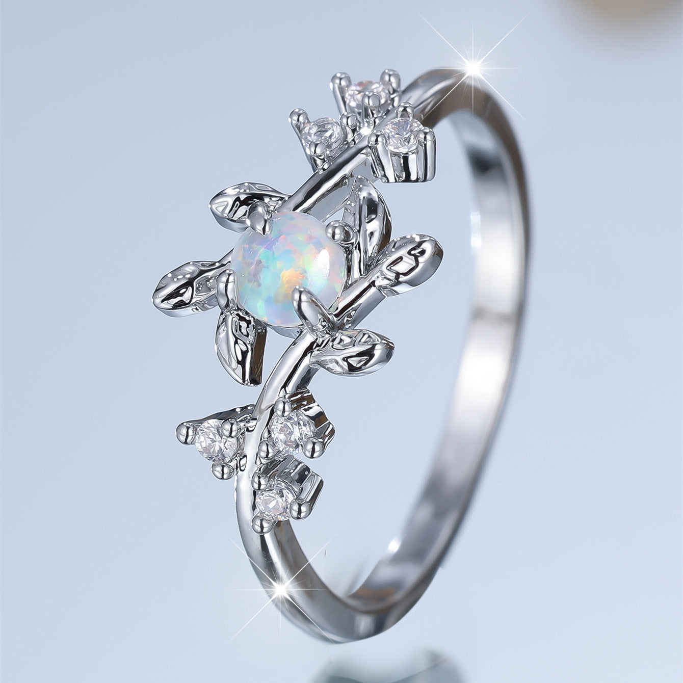 Damen Ring mit kunstvollem Blatt-Design und funkelndem Opal Shop Nory