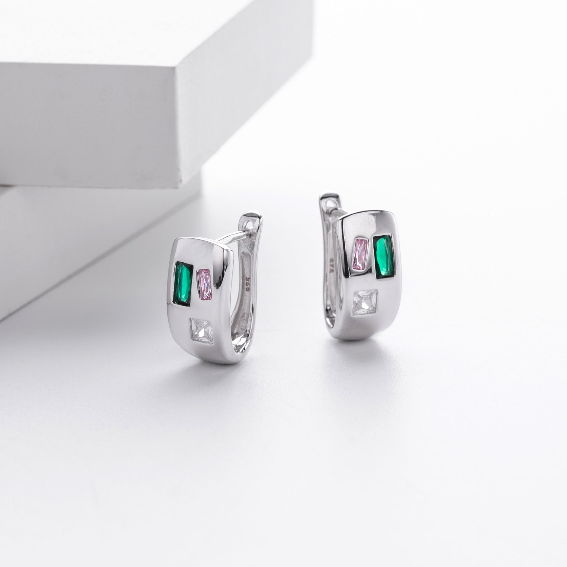 Damen Creolen mit bunten Zirkon-Akzenten aus 925 Sterling Silber Shop Nory