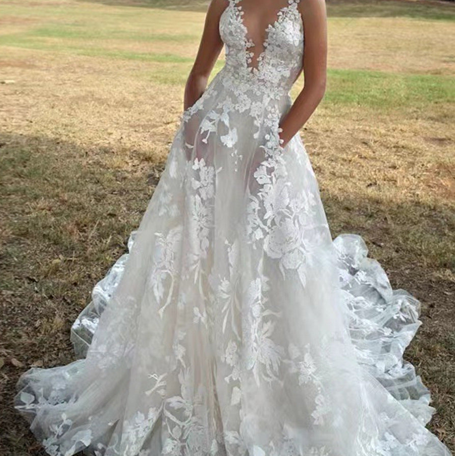 Damen Hochzeitskleid mit aufwendiger Spitze