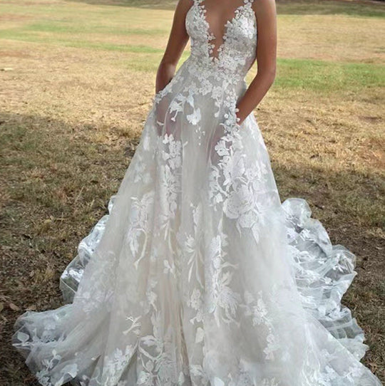 Damen Hochzeitskleid mit aufwendiger Spitze