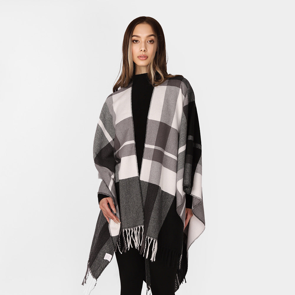 Damen Oversize-Karoponcho aus weichem Wollmix mit Fransensaum Shop Nory