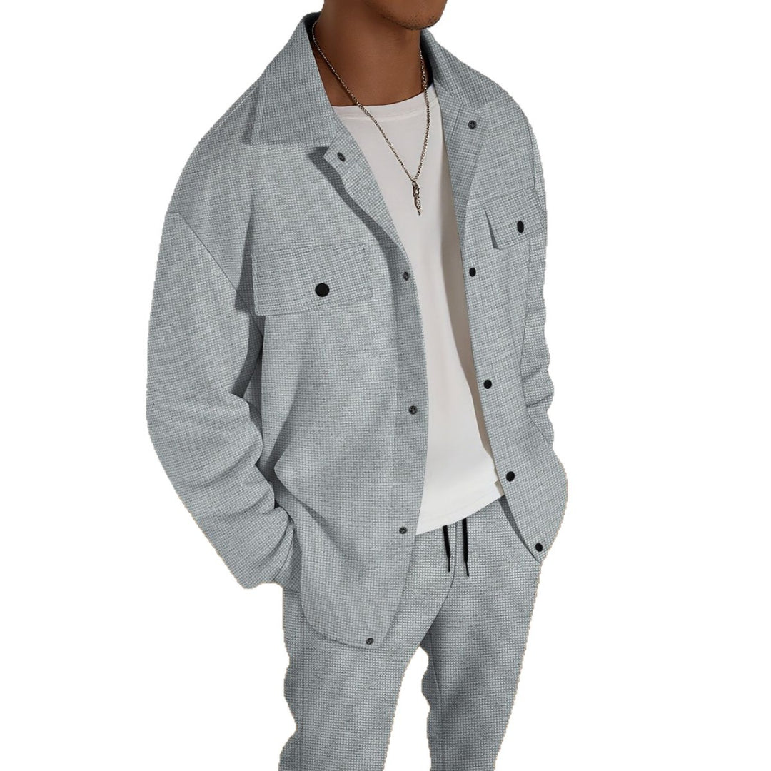 Herren zweiteiliges Overshirt-Lounge-Set mit aufgesetzten Klappentaschen, Kordelzug-Hose und feiner Waffelstruktur Shop Nory