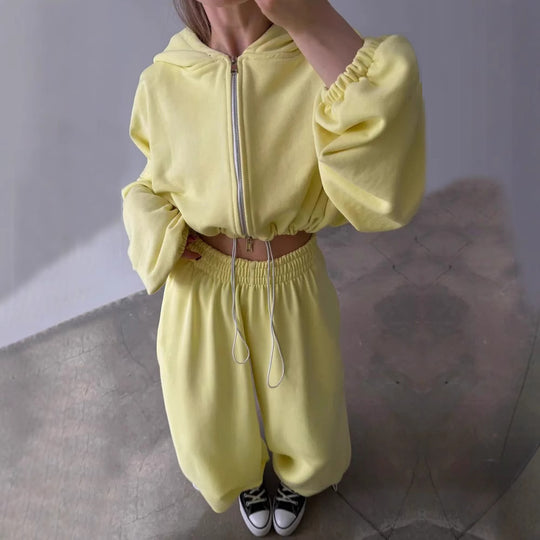 Damen kurz geschnittene Kapuzenjacke mit Kordelzug und weite Loungehose mit hohem Bund Shop Nory