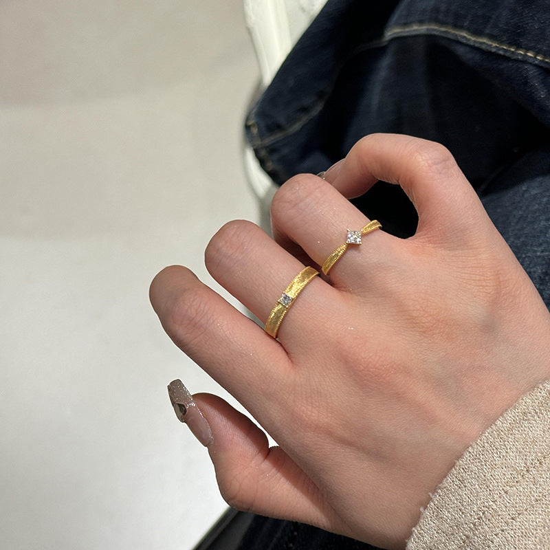 Damenring mit minimalistischem Design und zarten Zirkonia-Akzenten Shop Nory