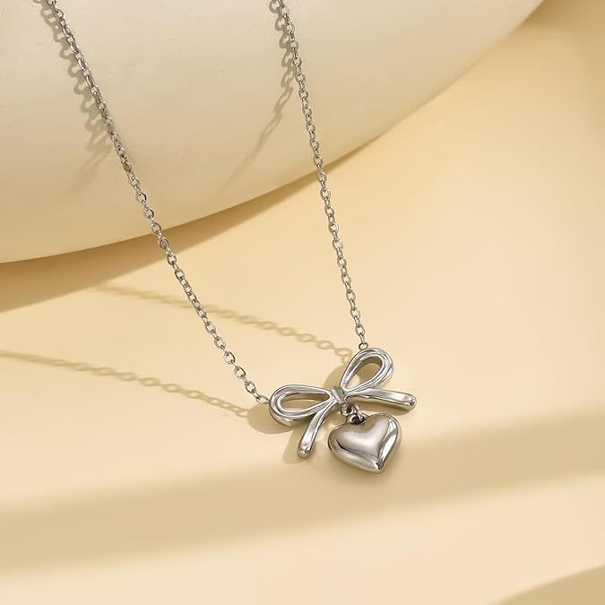 Damen Halskette mit eleganten Schmetterlingsanhänger und feiner Gliederkette Shop Nory