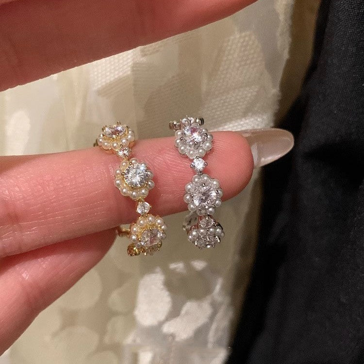 Damen Eleganter Verlobungsring mit funkelnden Zirkonia und Perlen Shop Nory