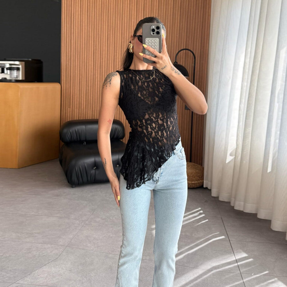 Damen Spitzenoberteil mit femininem Schnitt und floralen Details