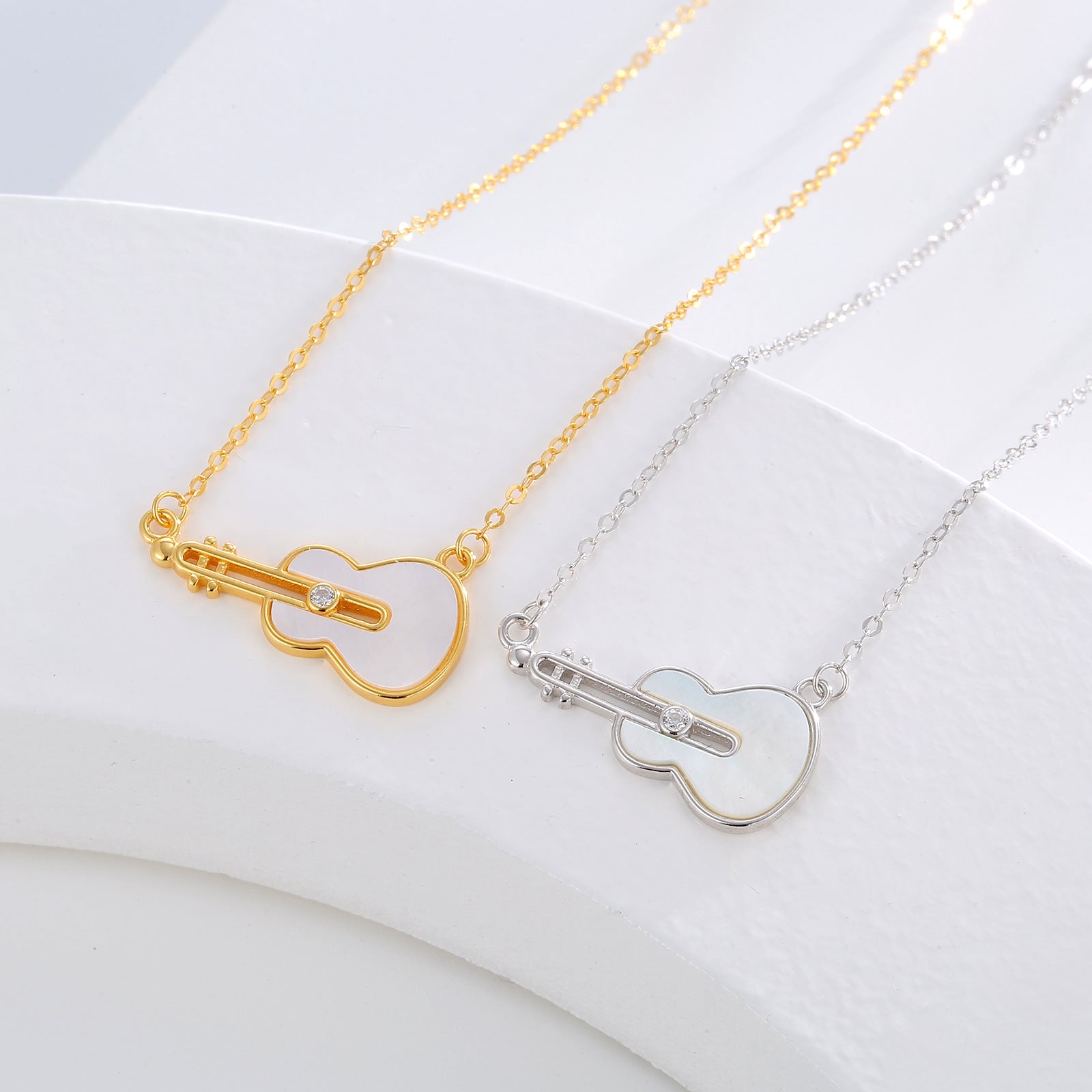 Damen elegante Halskette im Gitarren-Design mit funkelndem Zirkonia Shop Nory