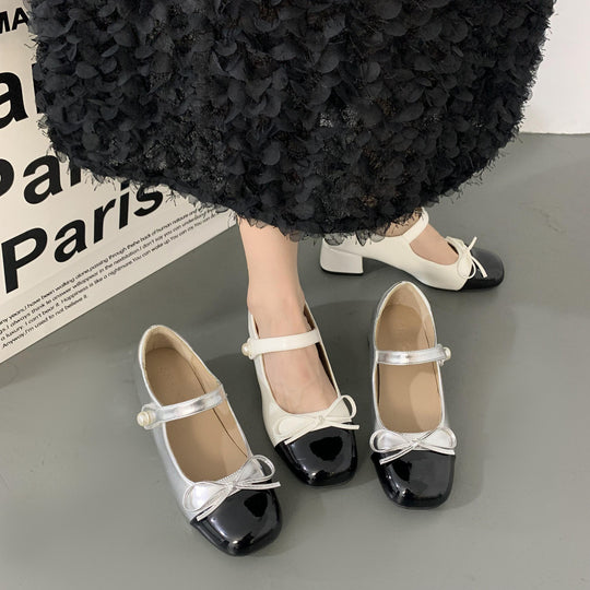 Damen Mary‑Jane Ballerina mit Kontrast‑Lackkappe und Perlenriemen Shop Nory