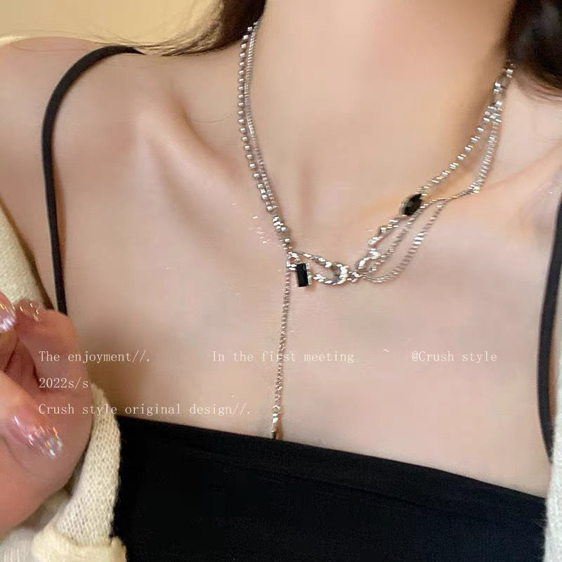 Damen Kette mit modernem, einzigartigem Design und funkelnden Akzenten Shop Nory