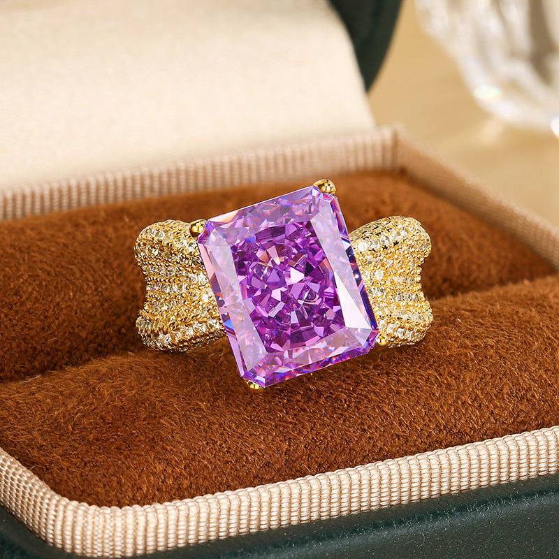 Kissen-Schliff Große Mittelstein Cocktailring mit Pavé-Kristallband