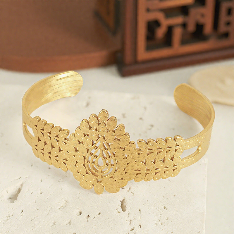 Damen Armreif mit kunstvollem, skulpturalem Design Shop Nory