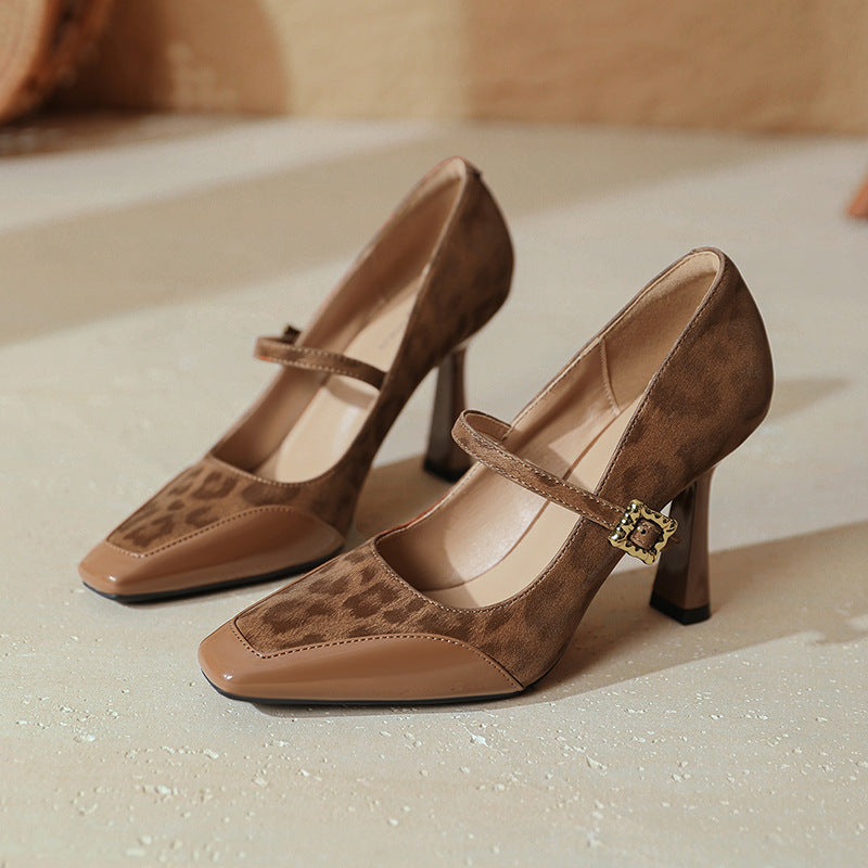 Damen elegante Mary Jane Pumps mit charakteristischem Blockabsatz und dekorativem Riemen